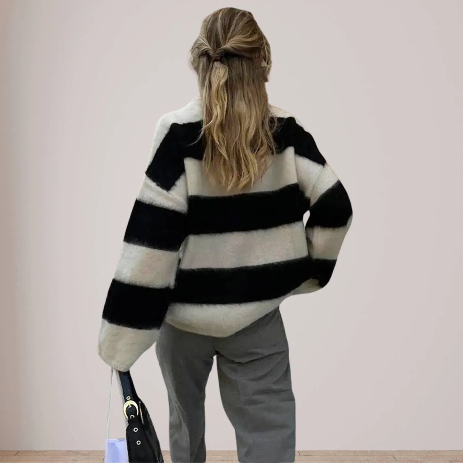 Warm and Snug Oversized Wool Jumper for Women with Round Neck | Carina-Black/White