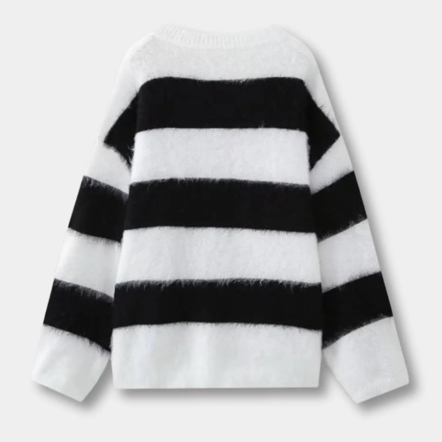 Warm and Snug Oversized Wool Jumper for Women with Round Neck | Carina-Black/White