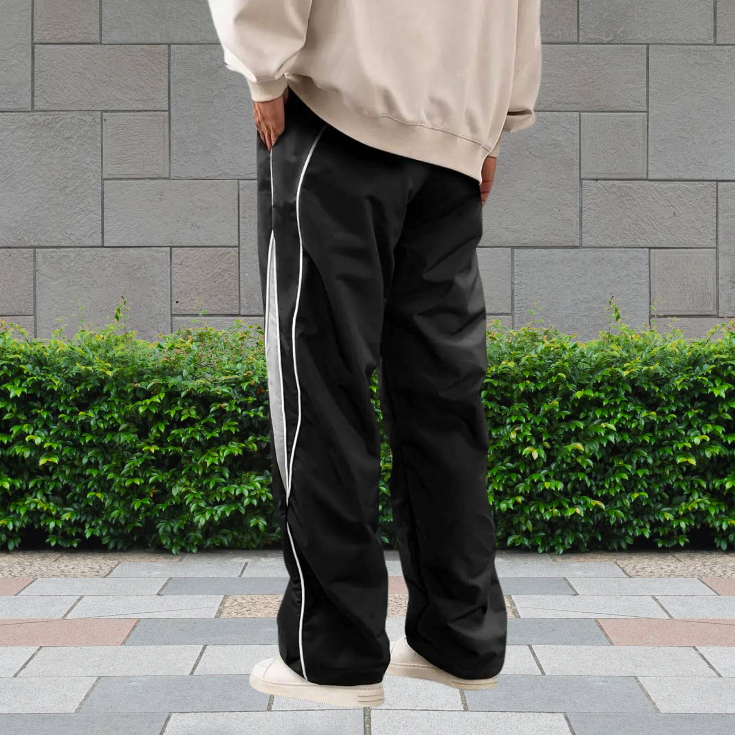 Comfortable Vintage Tracksuit Bottoms with Elastic Waist-Lanuvo