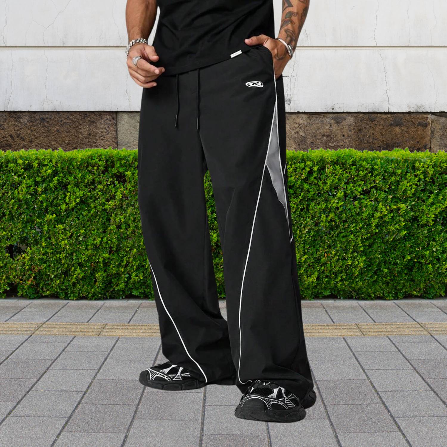 Comfortable Vintage Tracksuit Bottoms with Elastic Waist-Lanuvo