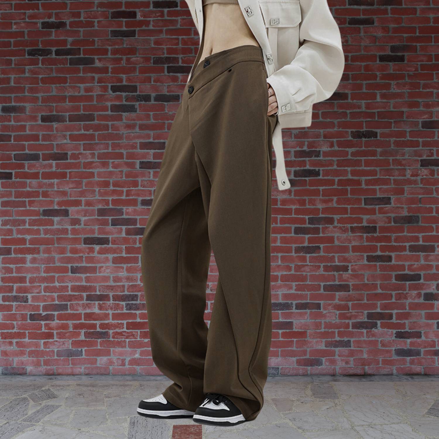 Innovative Baggy Trousers for Women with Asymmetric Closure | Khaleesi-Lanuvo