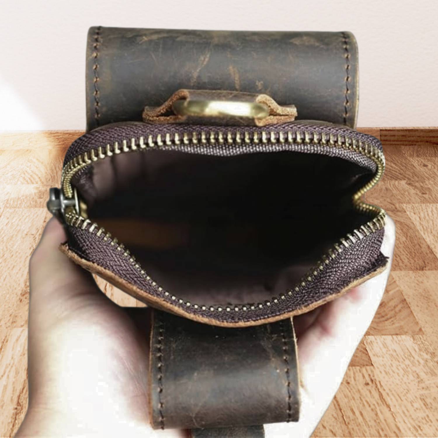 Vintage Leather Waist Bags for Men with Secure Phone Pocket | Ewoud-Lanuvo