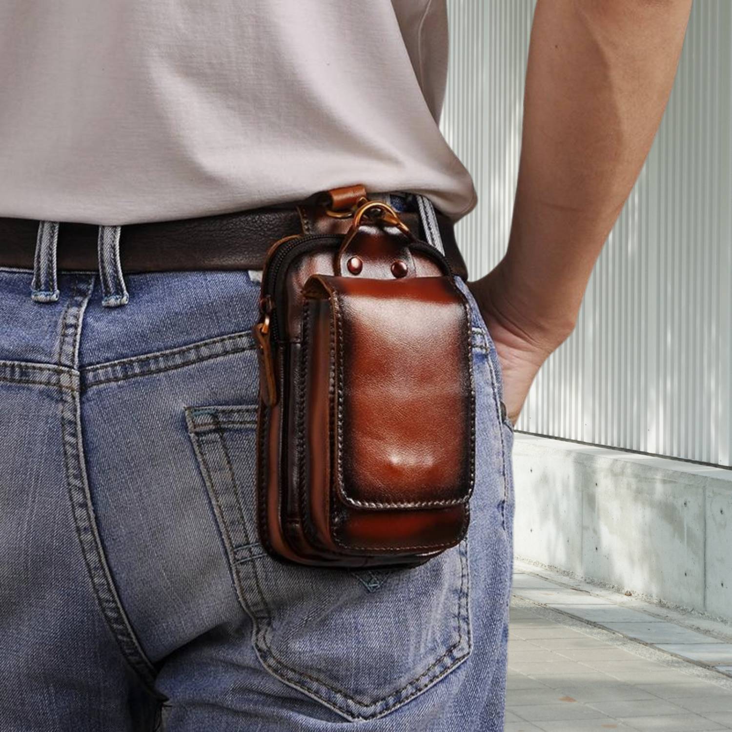 Vintage Leather Waist Bags for Men with Secure Phone Pocket | Ewoud-Lanuvo