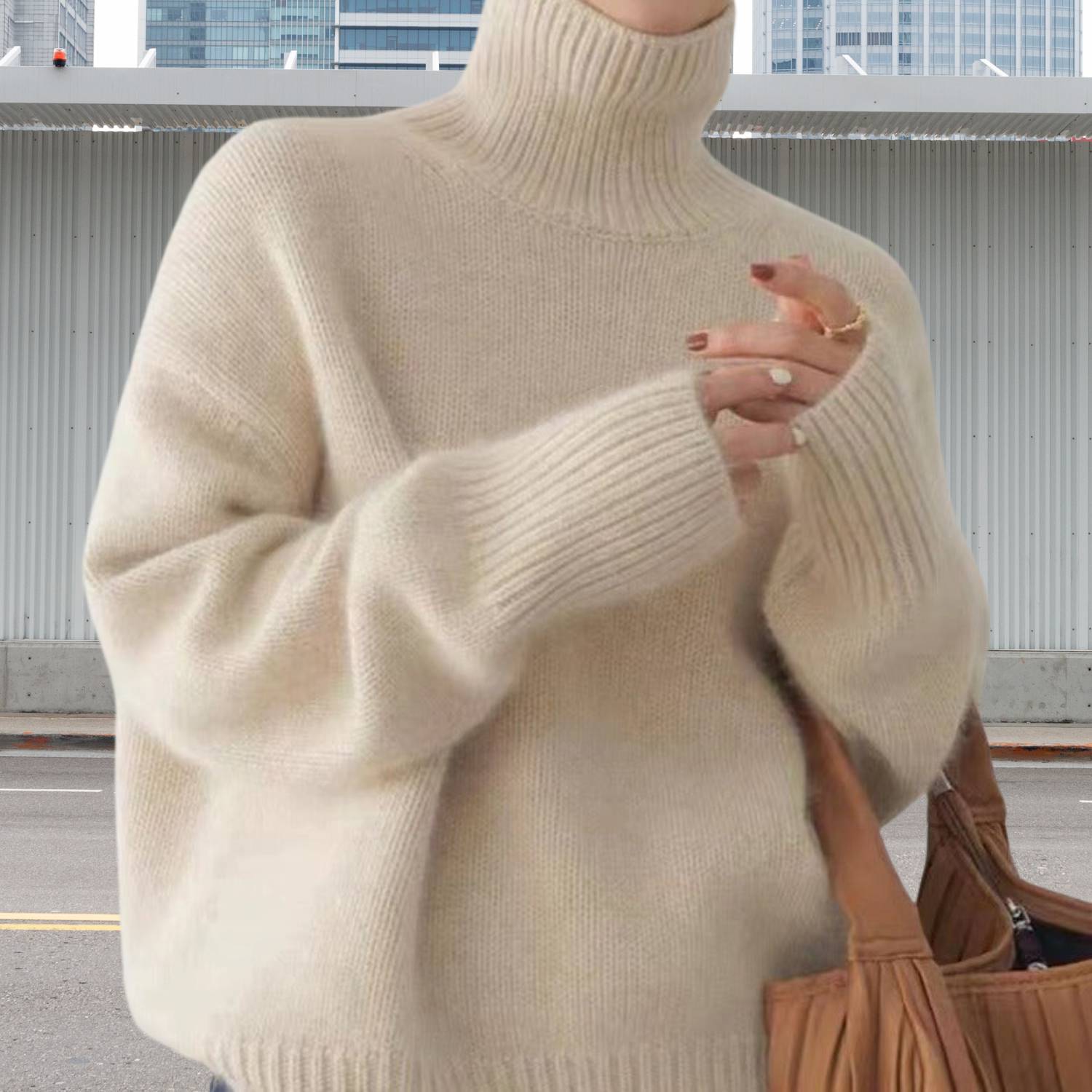 Warm Turtleneck Sweater for Women with Loose Fit | Benita-Lanuvo