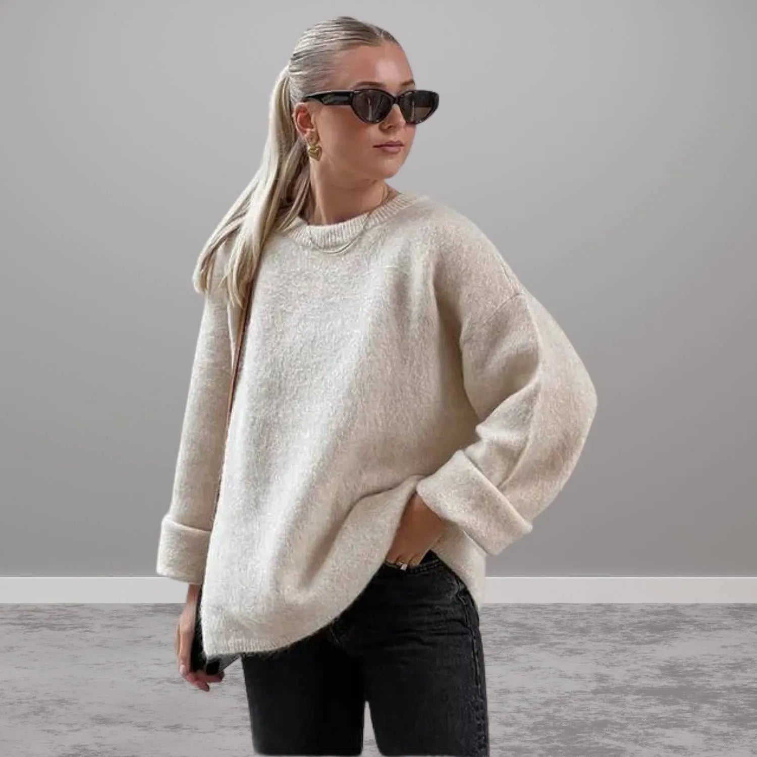 Warm and Snug Oversized Wool Jumper for Women with Round Neck | Carina-Apricot