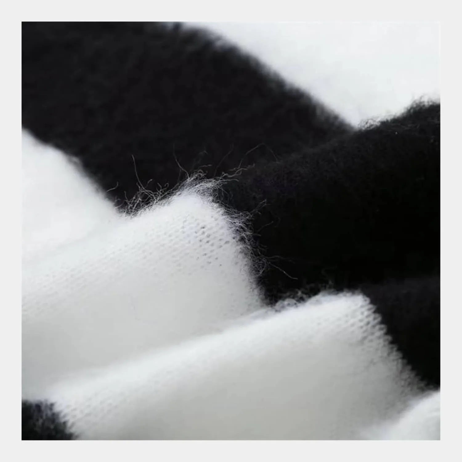 Warm and Snug Oversized Wool Jumper for Women with Round Neck | Carina-Black/White