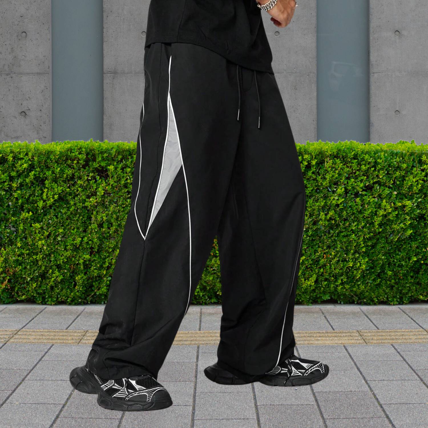 Comfortable Vintage Tracksuit Bottoms with Elastic Waist-Lanuvo