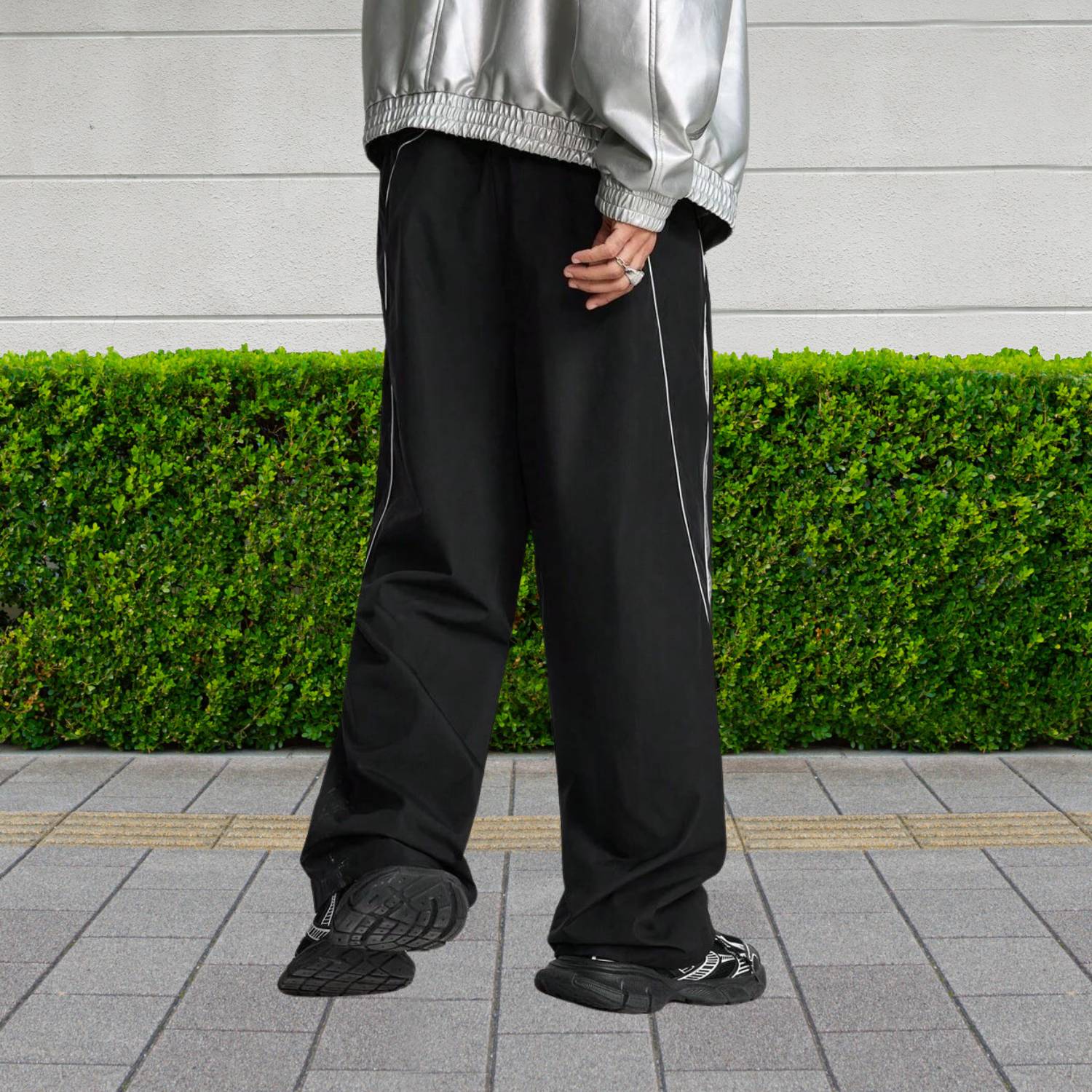Comfortable Vintage Tracksuit Bottoms with Elastic Waist-Lanuvo