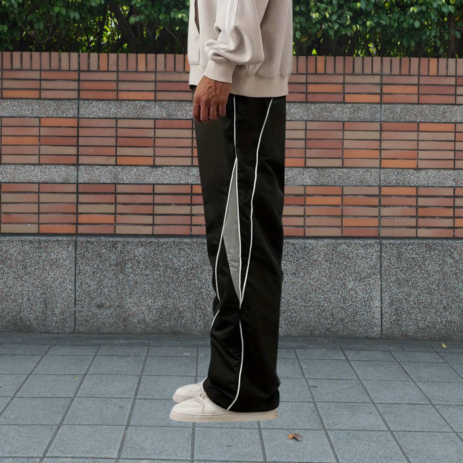 Comfortable Vintage Tracksuit Bottoms with Elastic Waist-Lanuvo