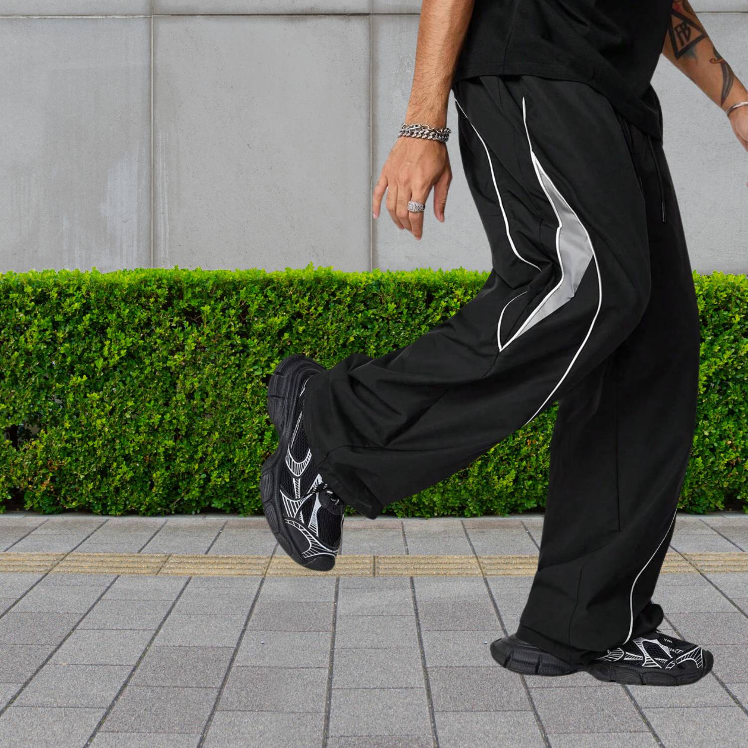 Comfortable Vintage Tracksuit Bottoms with Elastic Waist-Lanuvo
