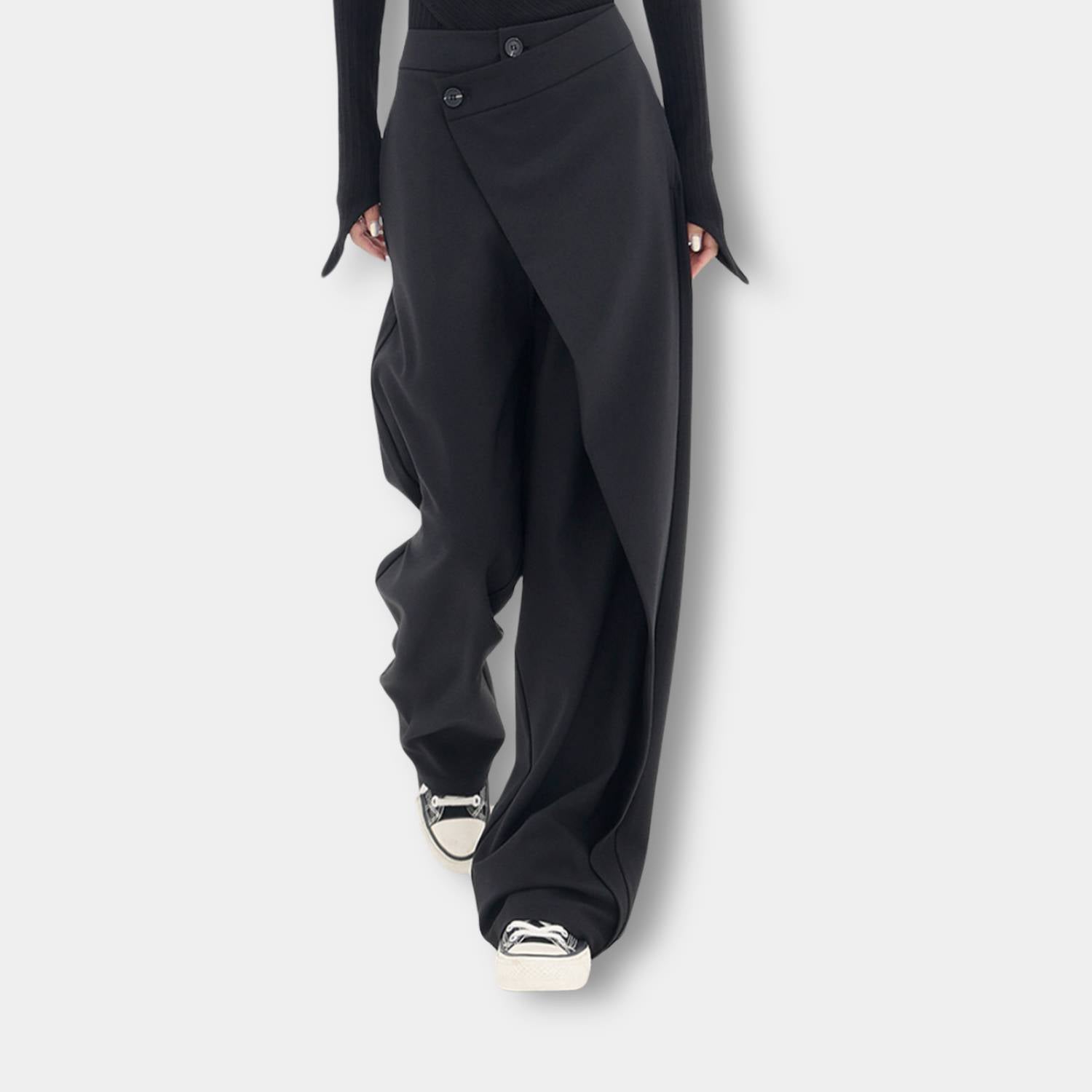 Innovative Baggy Trousers for Women with Asymmetric Closure | Khaleesi-Lanuvo